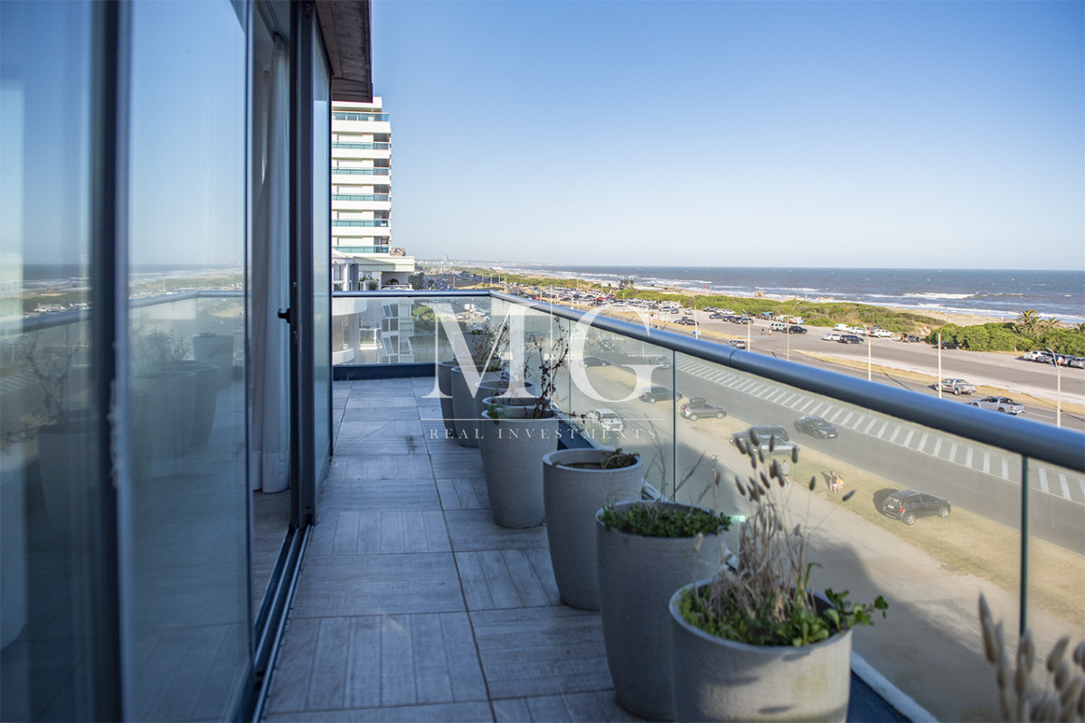 Apartamento ID.1500 - Apartamento Penthouse, frente al mar, playa brava, 3 dormitorios con hermosa vista