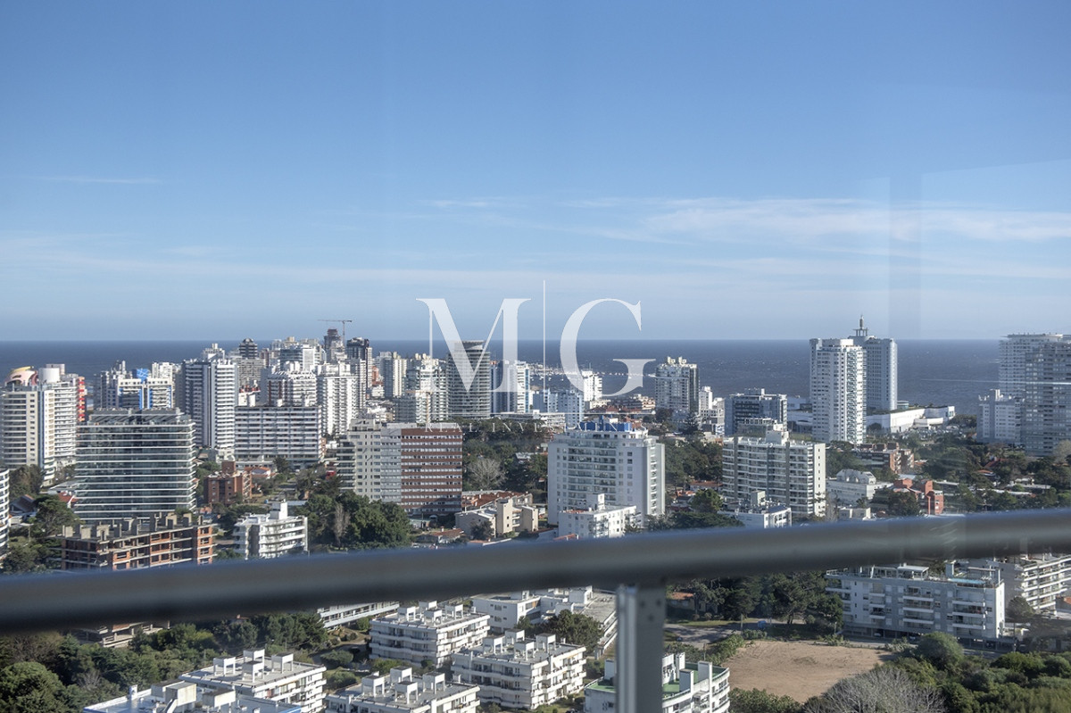 Apartamento ID.1501 - Vende departamento de 3 suites en Punta del Este.
