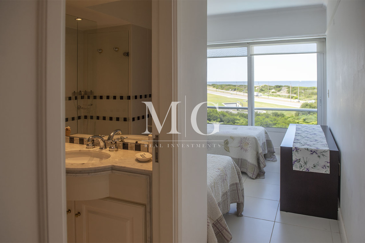 Apartamento ID.1497 - Penthouse Duplex en Venta de 4 dormitorios en Playa Brava , Punta del este 