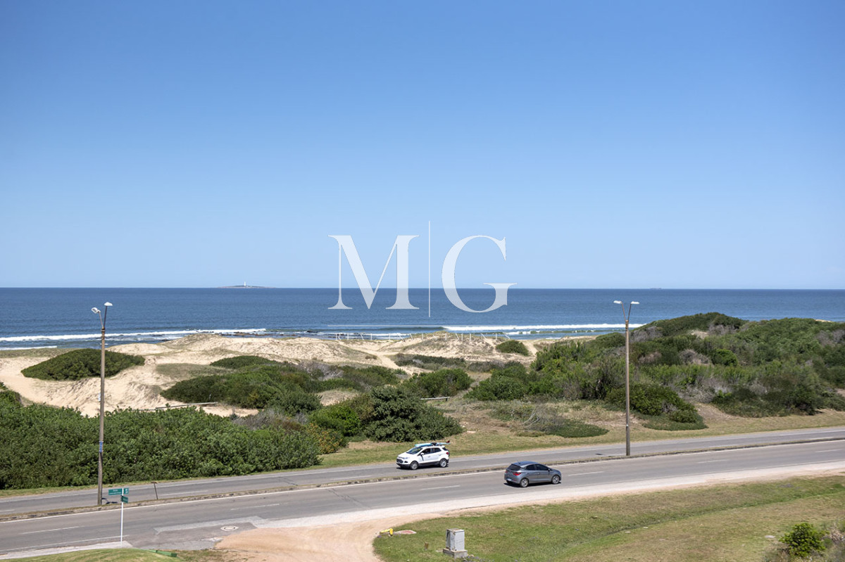 Apartamento ID.1497 - Penthouse Duplex en Venta de 4 dormitorios en Playa Brava , Punta del este 