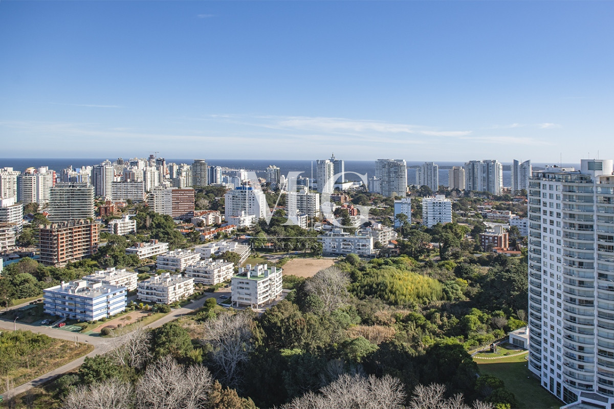 Apartamento ID.1501 - Vende departamento de 3 suites en Punta del Este.