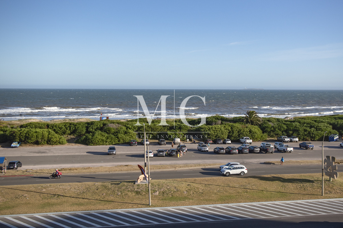 Apartamento ID.1500 - Apartamento Penthouse, frente al mar, playa brava, 3 dormitorios con hermosa vista