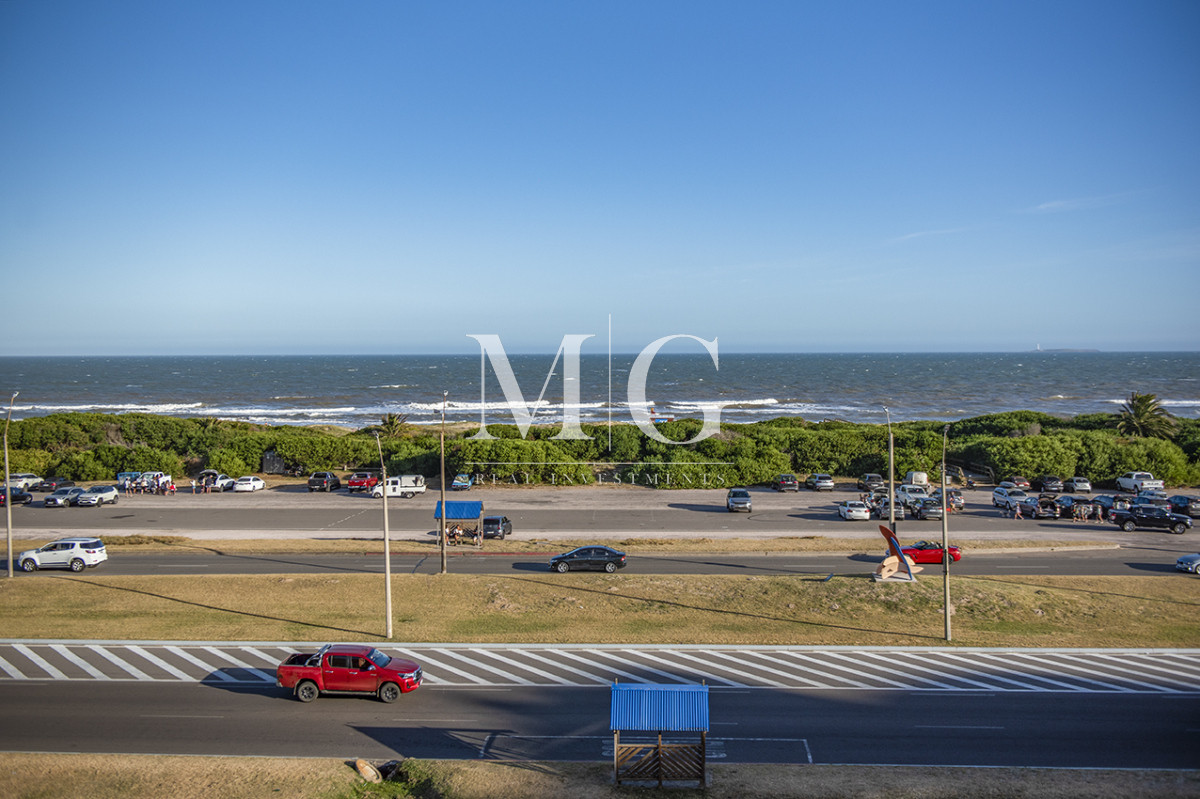 Apartamento ID.1500 - Apartamento Penthouse, frente al mar, playa brava, 3 dormitorios con hermosa vista