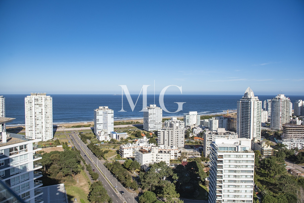 Apartamento ID.1501 - Vende departamento de 3 suites en Punta del Este.