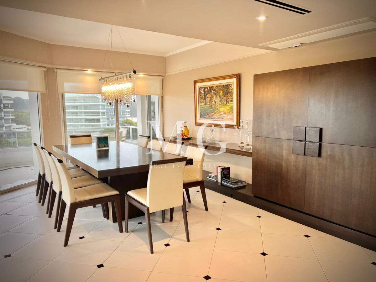 Apartamento ID.1495 - Espectacular Departamento en venta frente al mar, penthouse de 4 dormitorios. Punta del Este