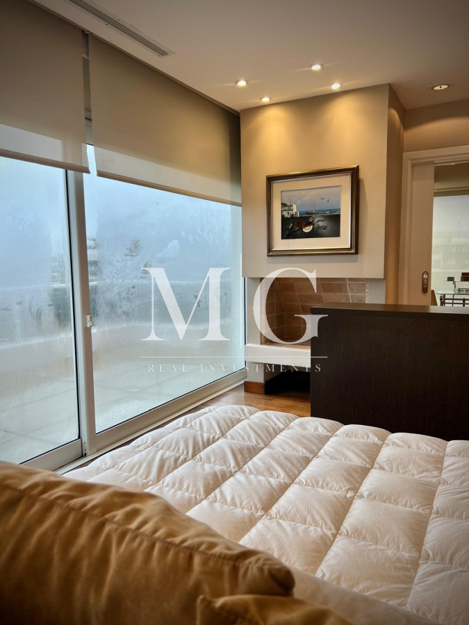 Apartamento ID.1495 - Espectacular Departamento en venta frente al mar, penthouse de 4 dormitorios. Punta del Este