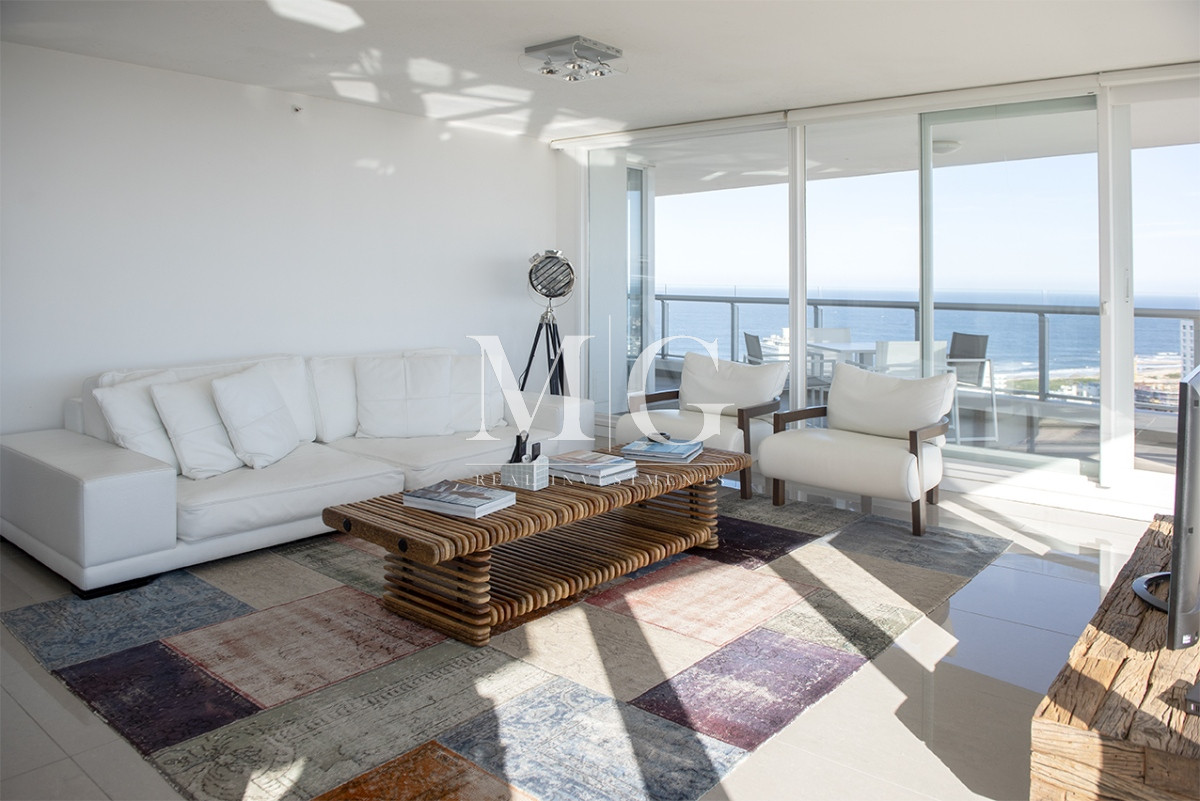 Apartamento ID.1501 - Vende departamento de 3 suites en Punta del Este.