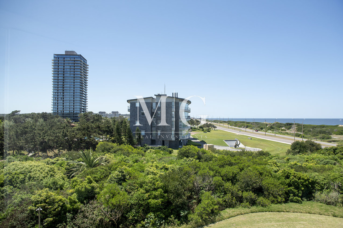 Apartamento ID.1497 - Penthouse Duplex en Venta de 4 dormitorios en Playa Brava , Punta del este 