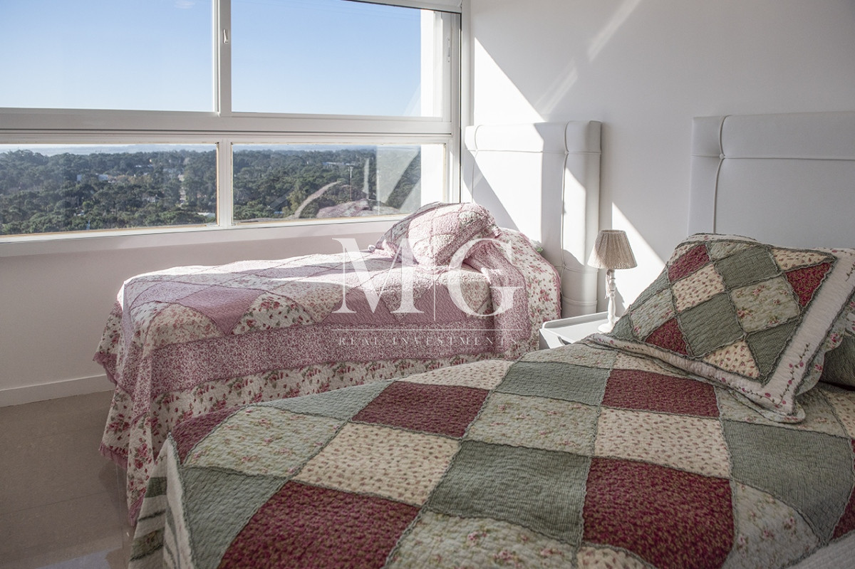 Apartamento ID.1501 - Vende departamento de 3 suites en Punta del Este.