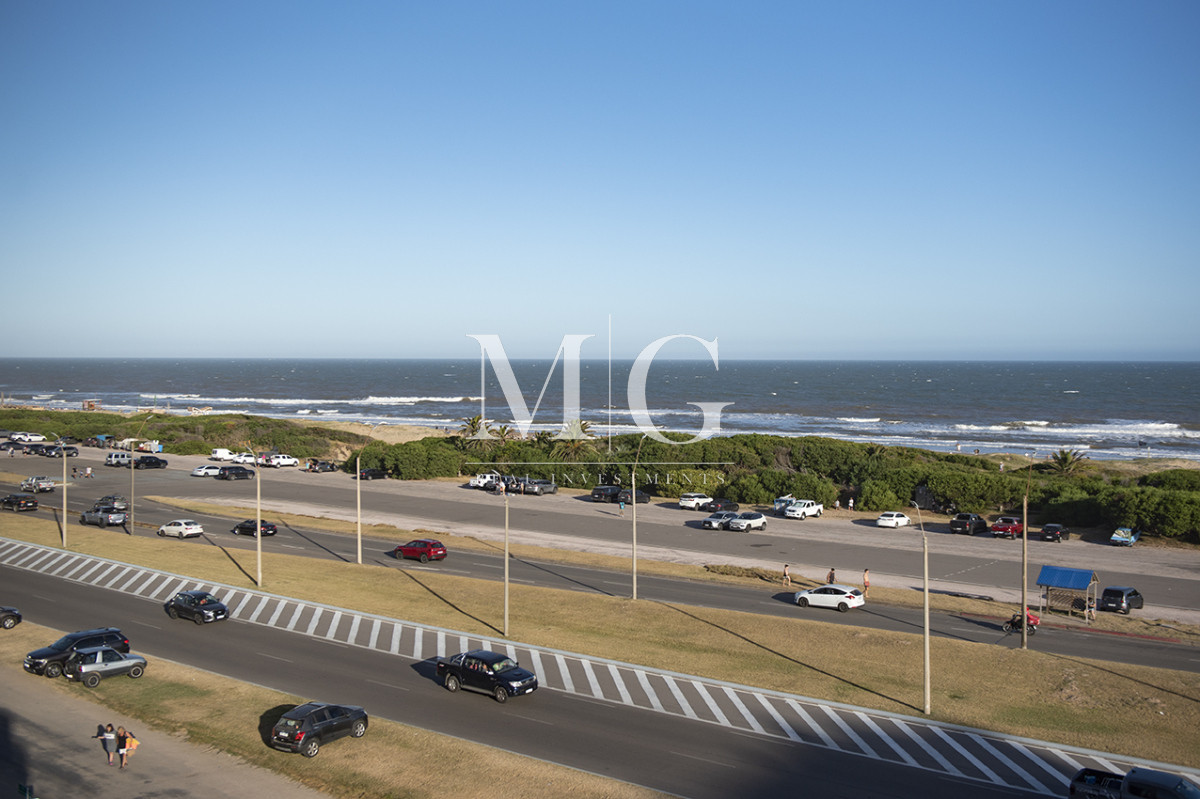 Apartamento ID.1500 - Apartamento Penthouse, frente al mar, playa brava, 3 dormitorios con hermosa vista