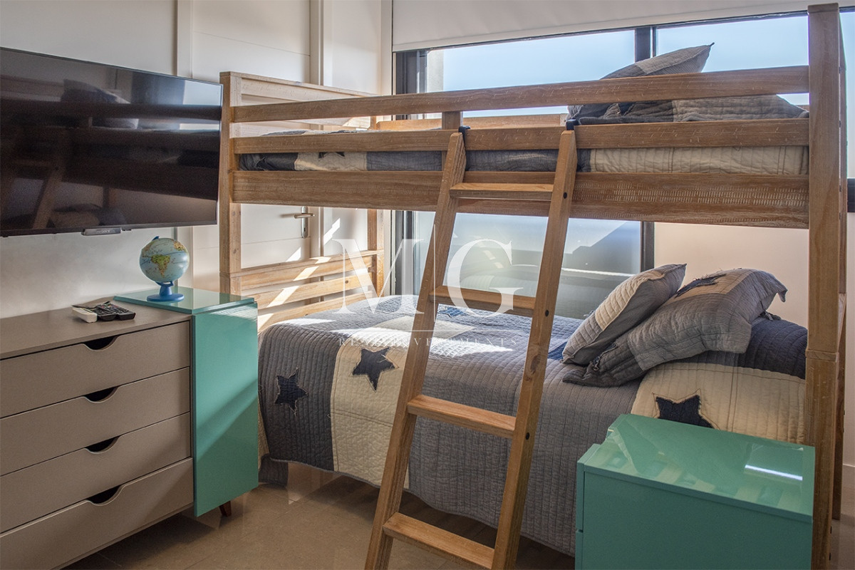 Apartamento ID.1501 - Vende departamento de 3 suites en Punta del Este.