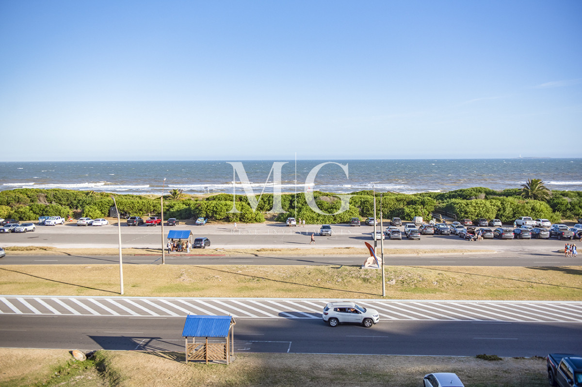 Apartamento ID.1500 - Apartamento Penthouse, frente al mar, playa brava, 3 dormitorios con hermosa vista