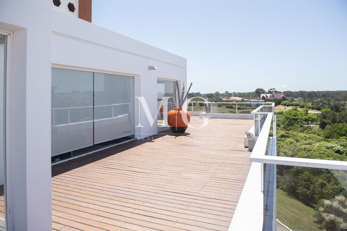 Apartamento ID.1497 - Penthouse Duplex en Venta de 4 dormitorios en Playa Brava , Punta del este 