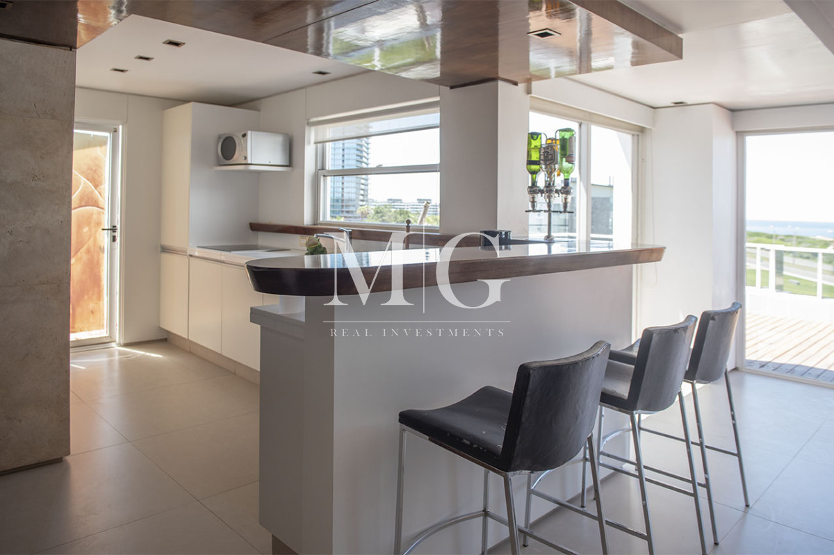 Apartamento ID.1497 - Penthouse Duplex en Venta de 4 dormitorios en Playa Brava , Punta del este 