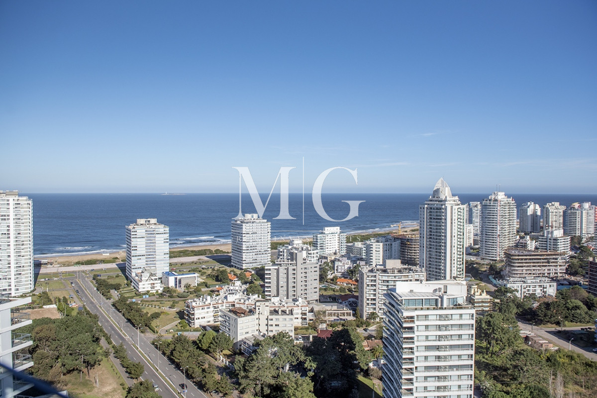 Apartamento ID.1501 - Vende departamento de 3 suites en Punta del Este.