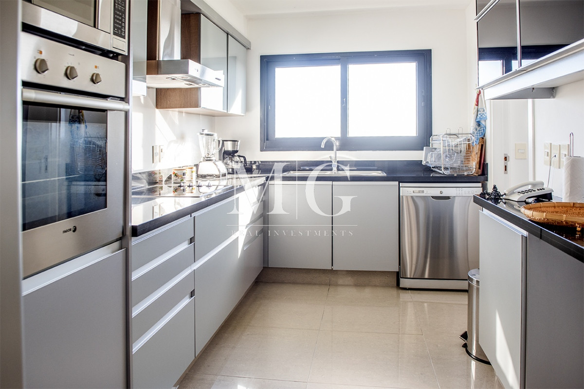 Apartamento ID.1501 - Vende departamento de 3 suites en Punta del Este.