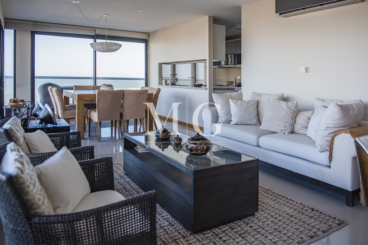 Apartamento ID.1500 - Apartamento Penthouse, frente al mar, playa brava, 3 dormitorios con hermosa vista