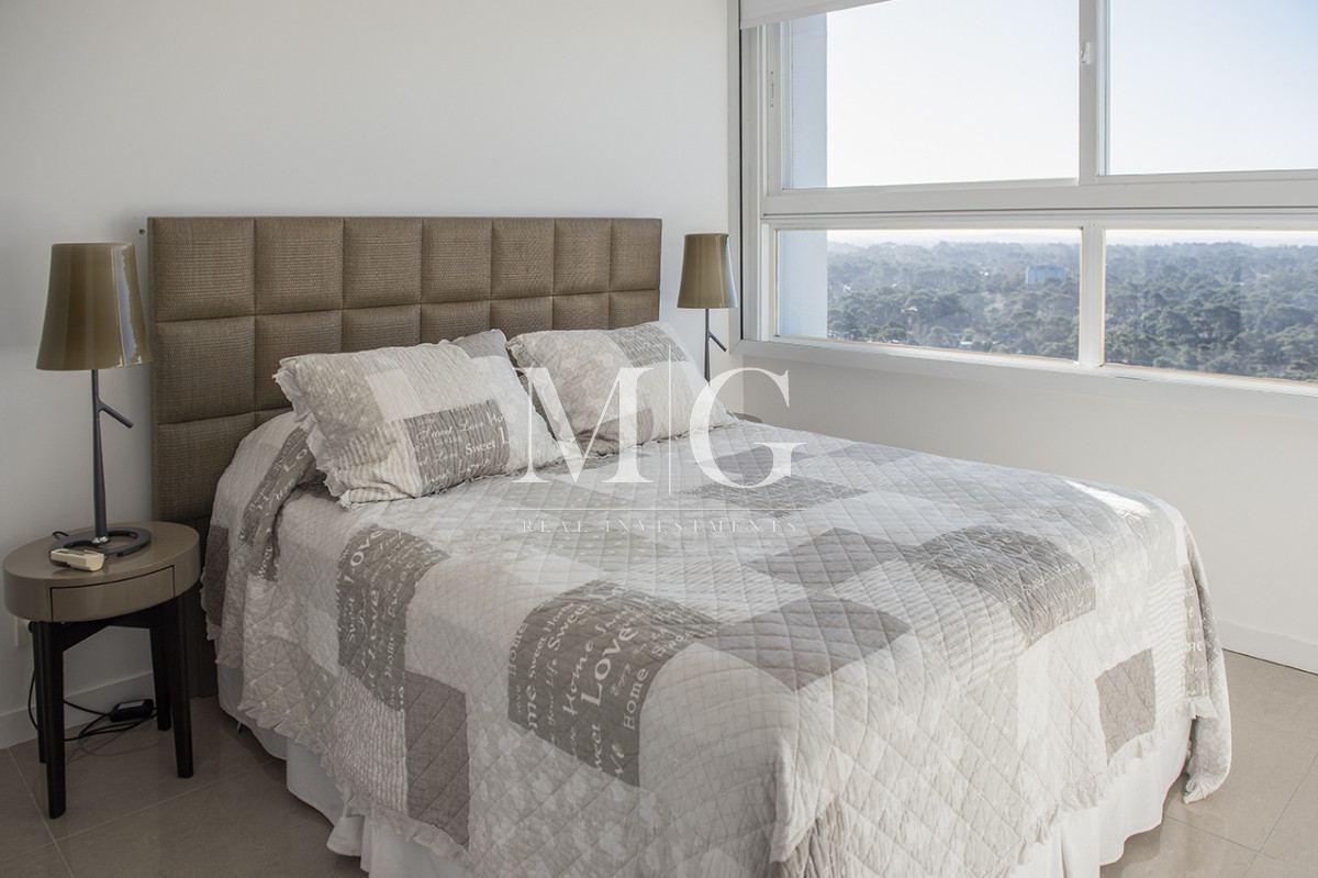 Apartamento ID.1501 - Vende departamento de 3 suites en Punta del Este.