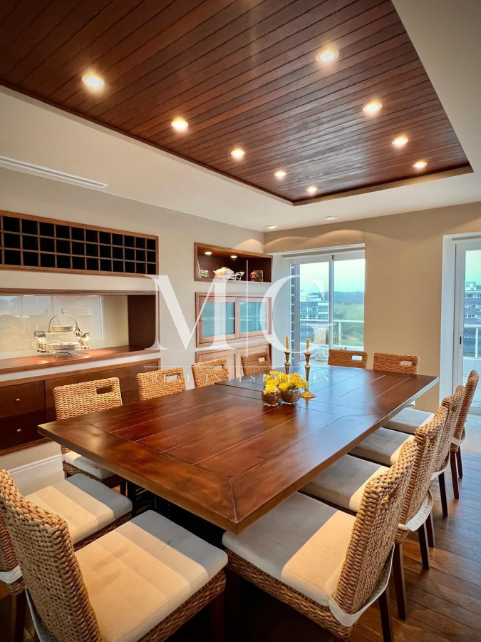 Apartamento ID.1495 - Espectacular Departamento en venta frente al mar, penthouse de 4 dormitorios. Punta del Este