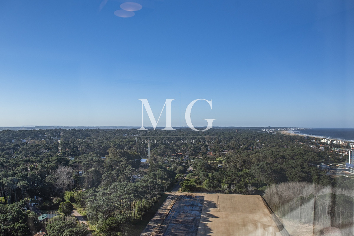 Apartamento ID.1501 - Vende departamento de 3 suites en Punta del Este.