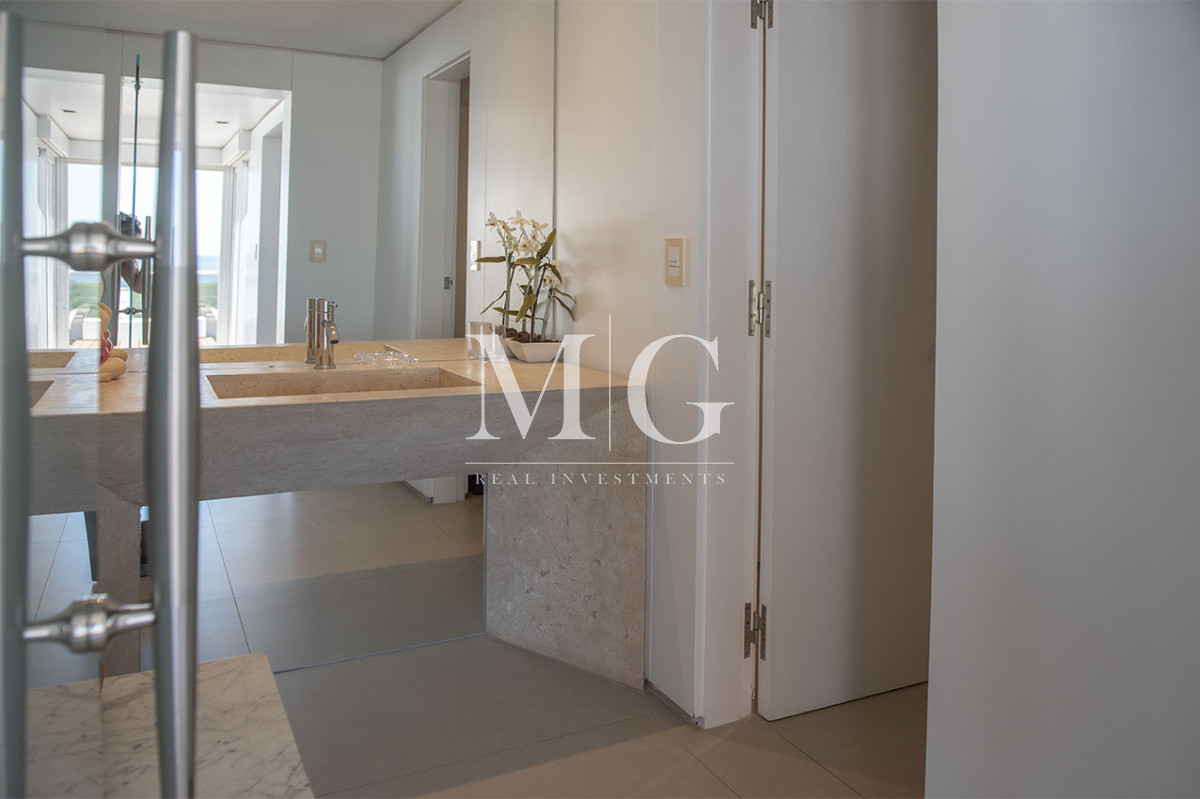 Apartamento ID.1497 - Penthouse Duplex en Venta de 4 dormitorios en Playa Brava , Punta del este 