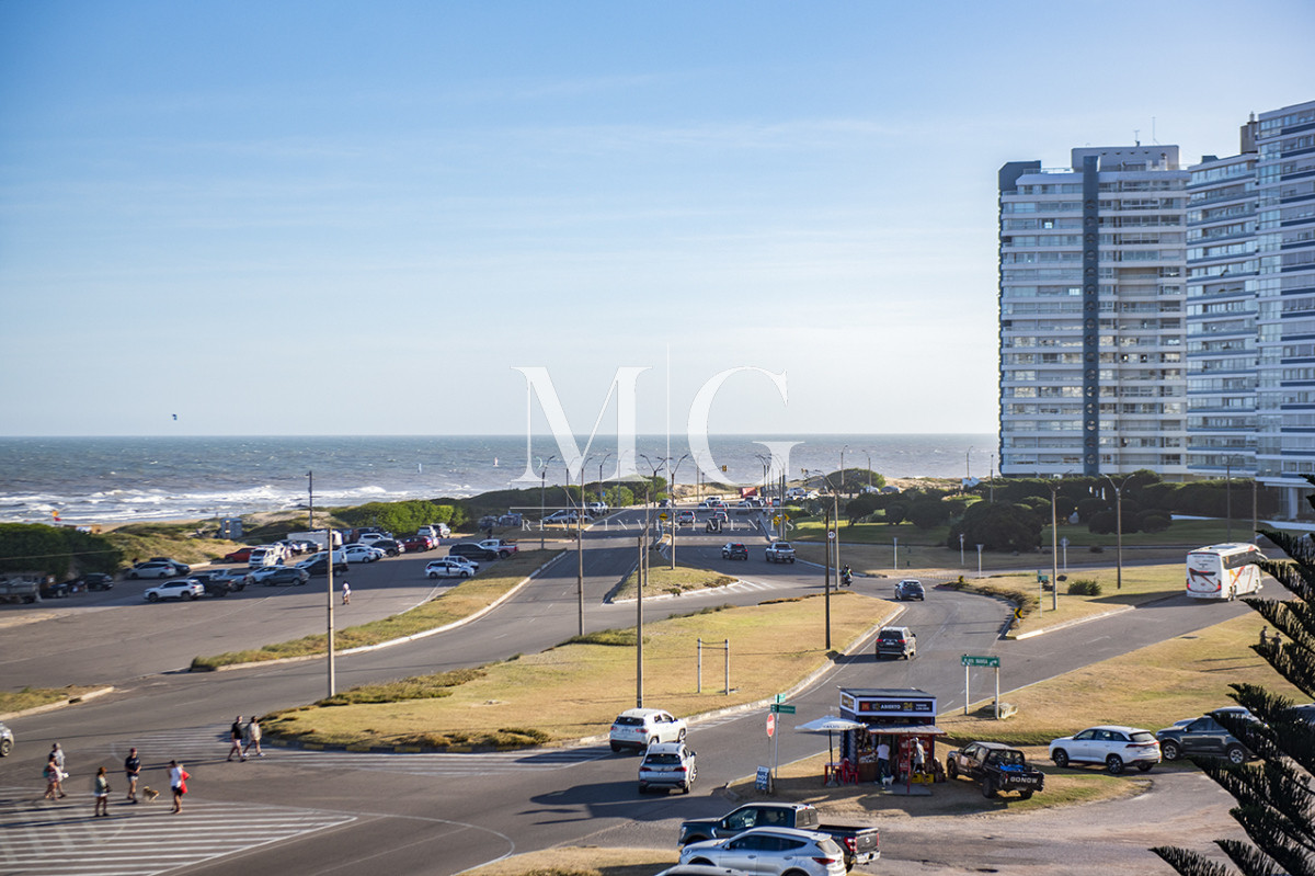 Apartamento ID.1500 - Apartamento Penthouse, frente al mar, playa brava, 3 dormitorios con hermosa vista