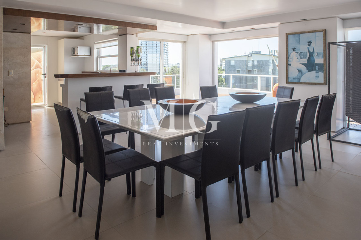 Apartamento ID.1497 - Penthouse Duplex en Venta de 4 dormitorios en Playa Brava , Punta del este 