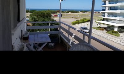 Apartamento de 2 dormitorios a pasos del mar!! zona Brava con balcón y vista al mar