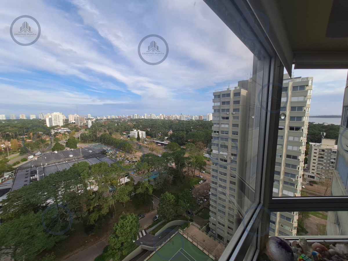 Apartamento ID.2770 - Alquiler Anual en Punta del Este 3 dormitorios y servicio sobre Roosevelt
