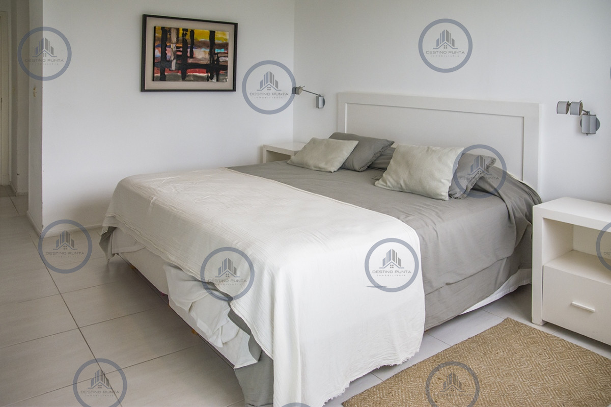 Apartamento ID.3316 - Apartamento de 3 dormitorios + dependencia , en brava , Punta del Este 
