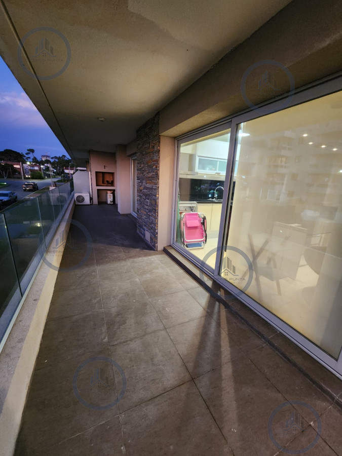 Apartamento ID.1964 - Moderno Apartamento de 2 Dormitorios con Vista al Mar sobre Playa Mansa, Punta del Este