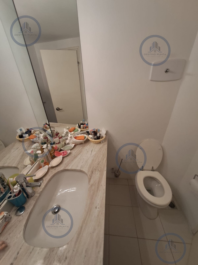 Apartamento ID.2770 - Alquiler Anual en Punta del Este 3 dormitorios y servicio sobre Roosevelt