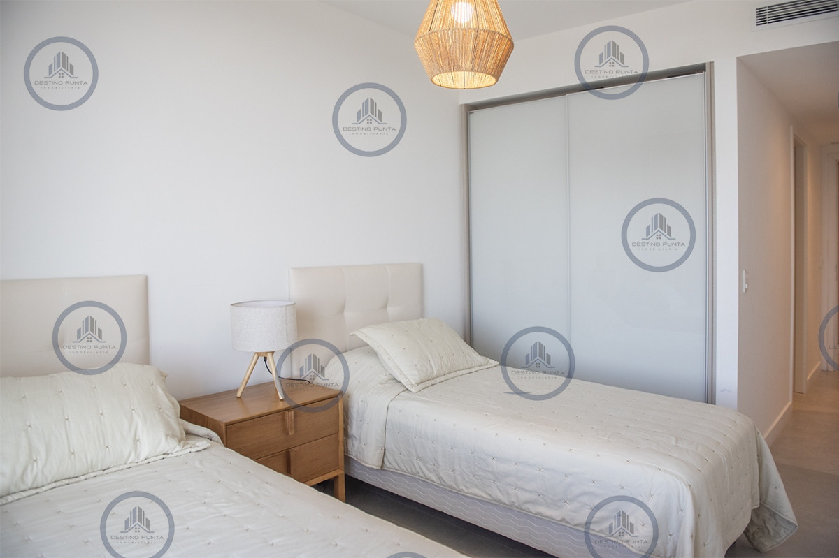 Apartamento ID.2204 - Moderno Apartamento Frente al Mar de 2 Dormitorios en Playa Mansa, Venetian