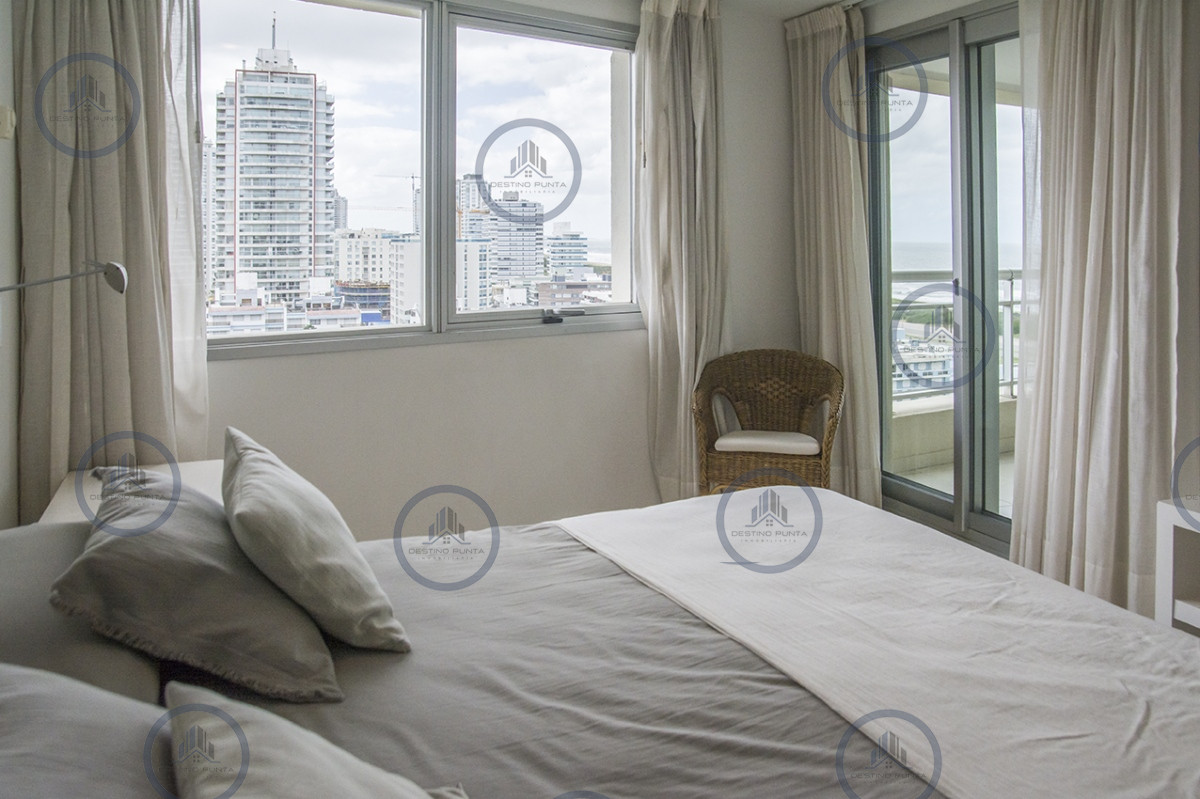 Apartamento ID.3316 - Apartamento de 3 dormitorios + dependencia , en brava , Punta del Este 