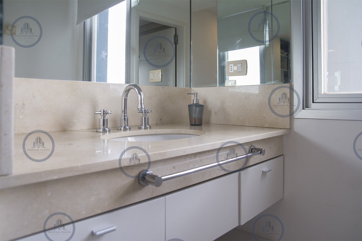 Apartamento ID.3316 - Apartamento de 3 dormitorios + dependencia , en brava , Punta del Este 