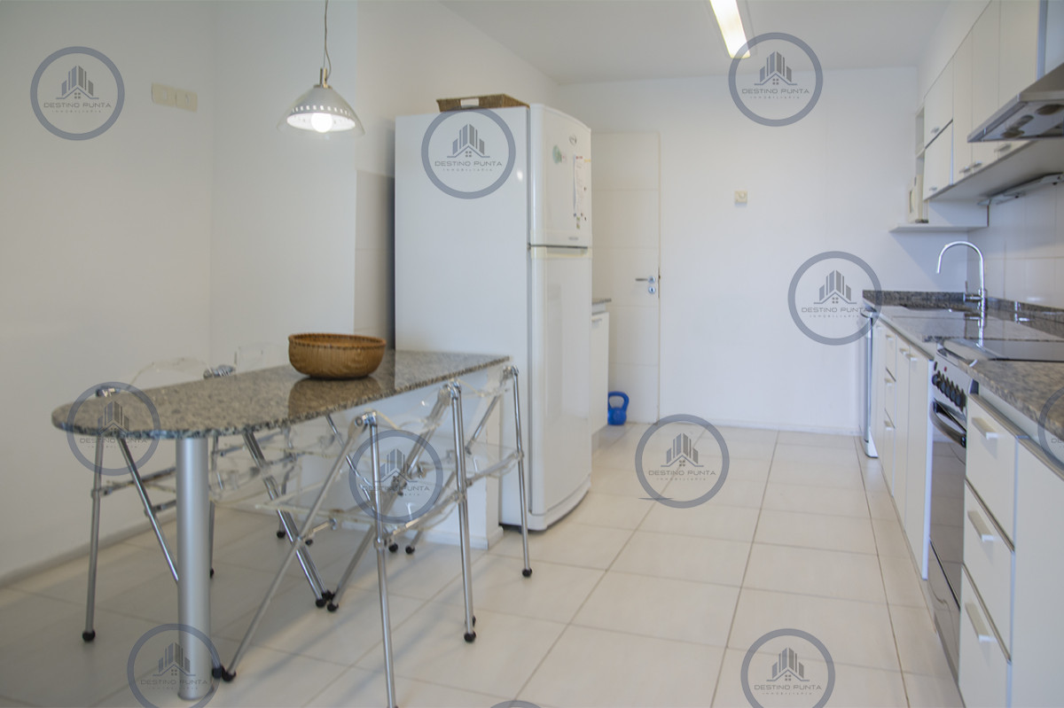 Apartamento ID.3316 - Apartamento de 3 dormitorios + dependencia , en brava , Punta del Este 