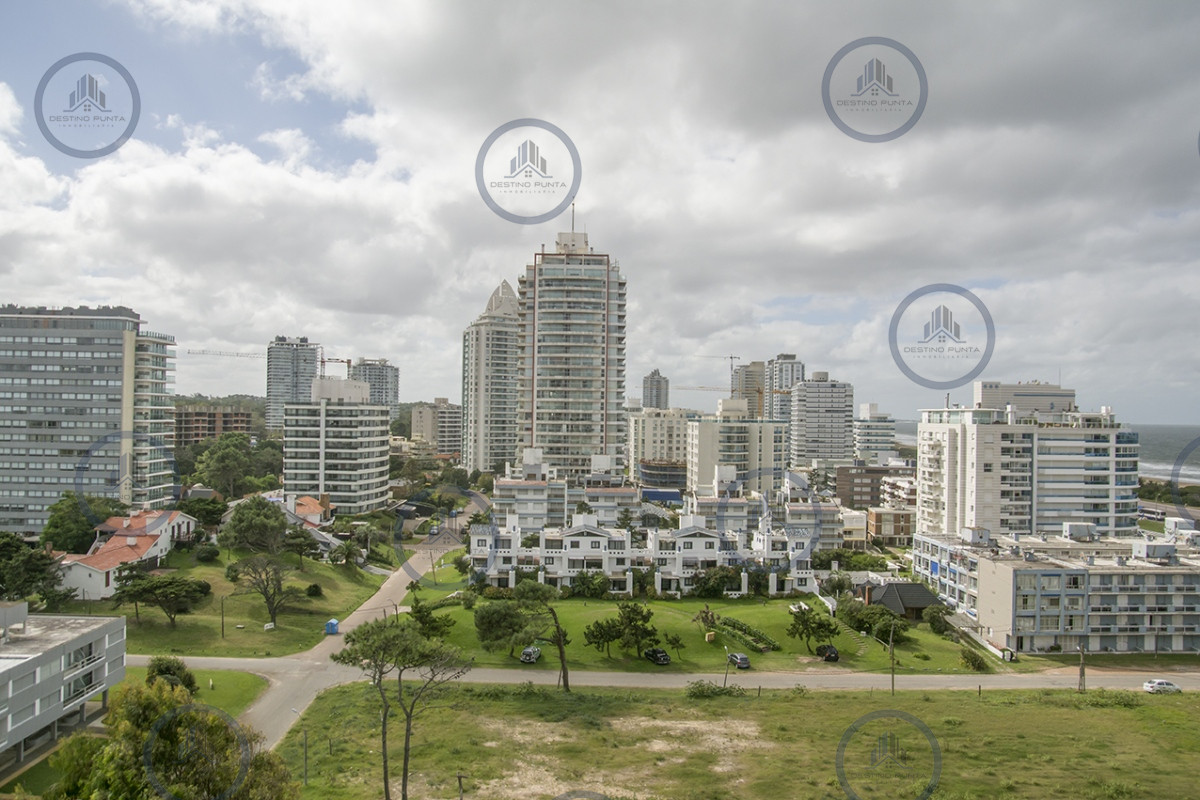 Apartamento ID.3316 - Apartamento de 3 dormitorios + dependencia , en brava , Punta del Este 