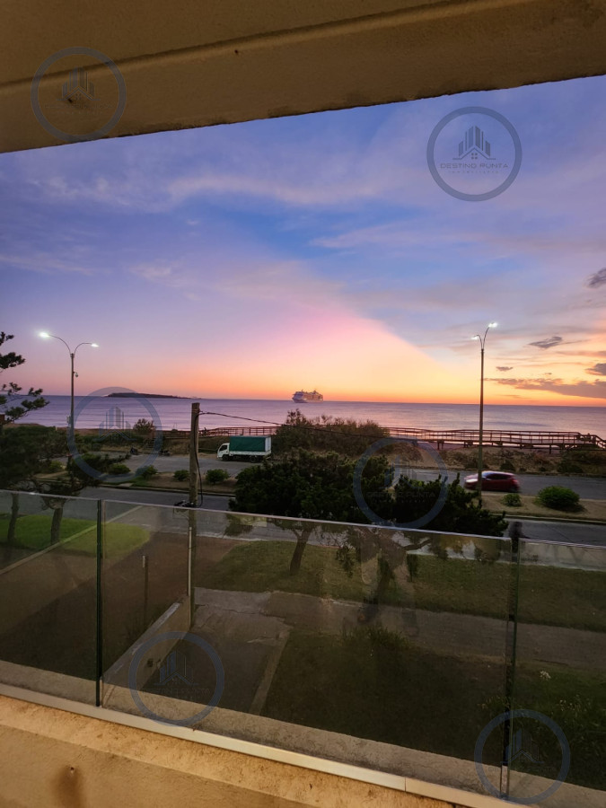 Apartamento ID.1964 - Moderno Apartamento de 2 Dormitorios con Vista al Mar sobre Playa Mansa, Punta del Este