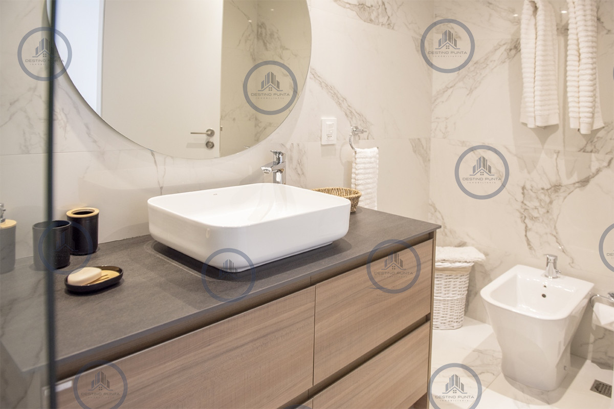 Apartamento ID.2204 - Moderno Apartamento Frente al Mar de 2 Dormitorios en Playa Mansa, Venetian