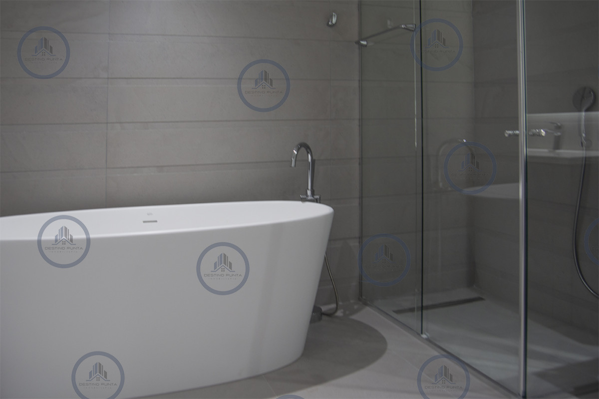 Apartamento ID.1700 - Apartamento de 3 Dormitorios, Piso alto en venta con Vista al Mar - Le Parc III Playa Brava