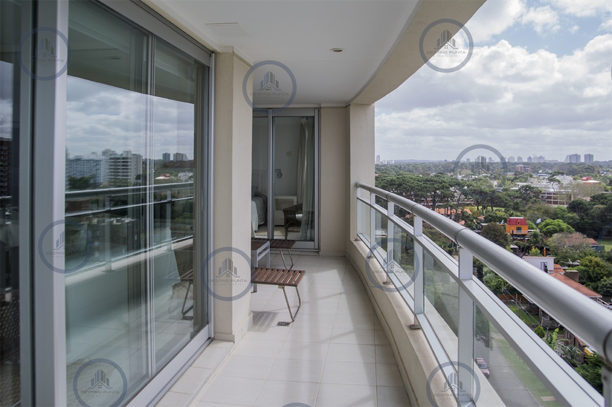 Apartamento ID.3316 - Apartamento de 3 dormitorios + dependencia , en brava , Punta del Este 