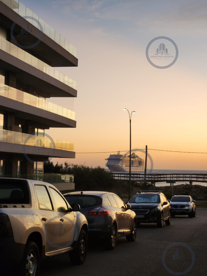 Apartamento ID.1964 - Moderno Apartamento de 2 Dormitorios con Vista al Mar sobre Playa Mansa, Punta del Este