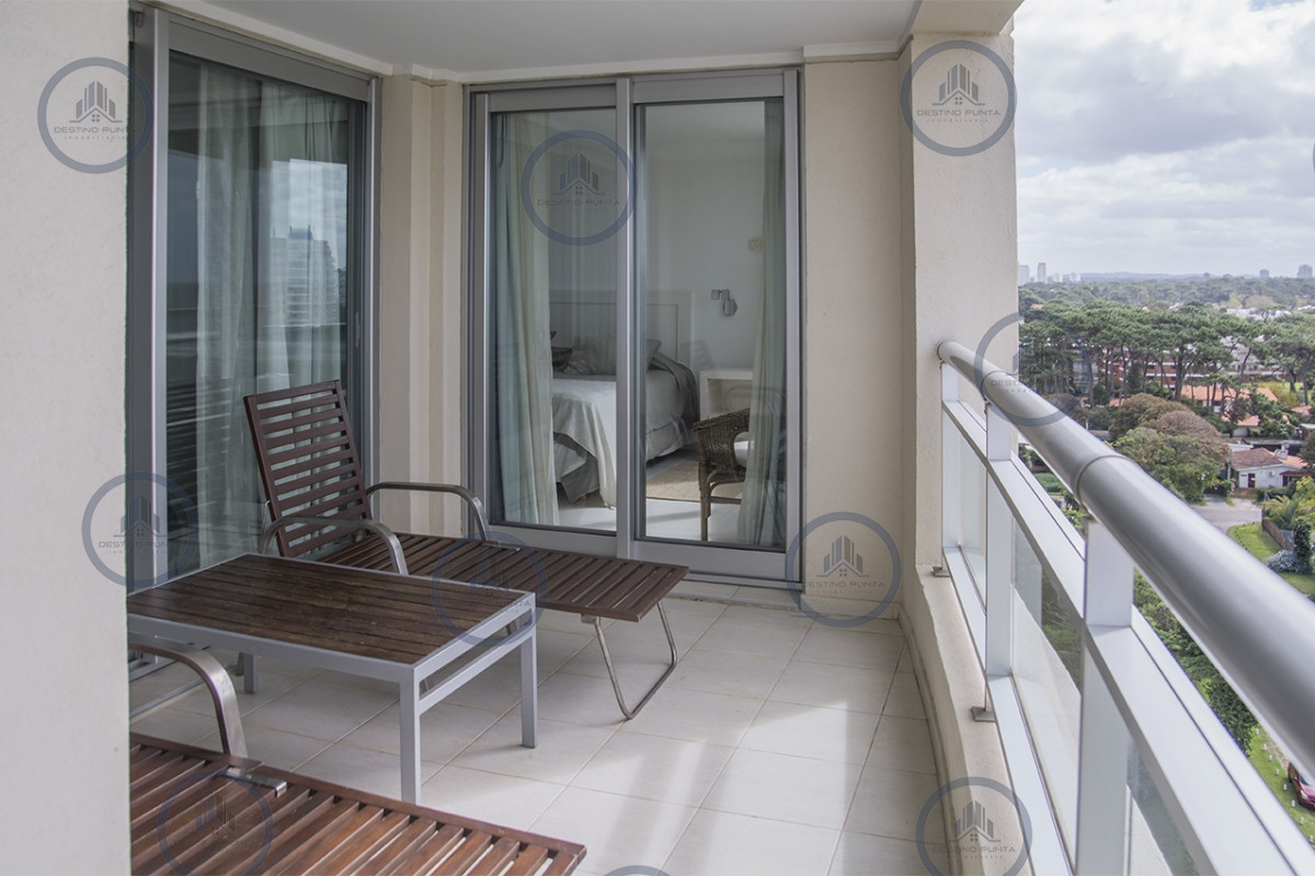 Apartamento ID.3316 - Apartamento de 3 dormitorios + dependencia , en brava , Punta del Este 