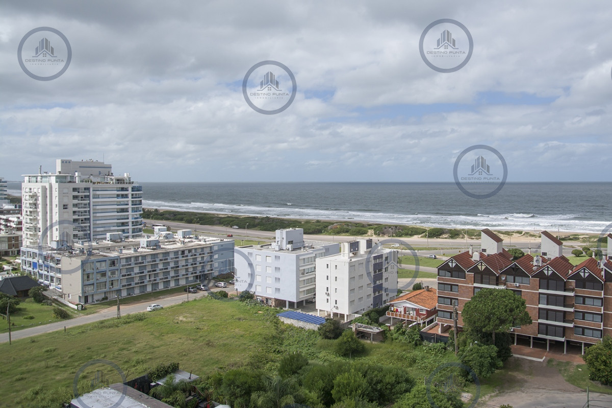 Apartamento ID.3316 - Apartamento de 3 dormitorios + dependencia , en brava , Punta del Este 