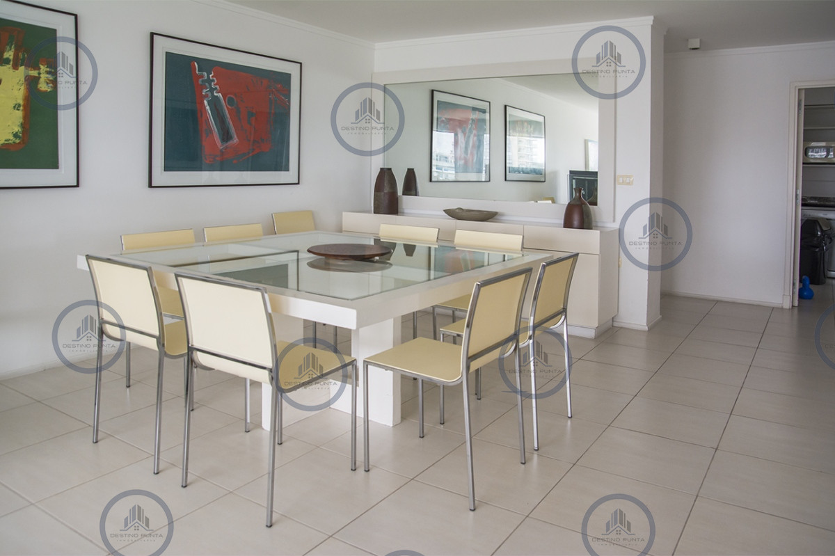 Apartamento ID.3316 - Apartamento de 3 dormitorios + dependencia , en brava , Punta del Este 