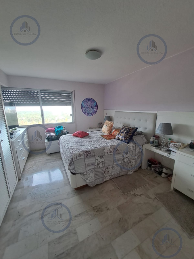 Apartamento ID.2770 - Alquiler Anual en Punta del Este 3 dormitorios y servicio sobre Roosevelt