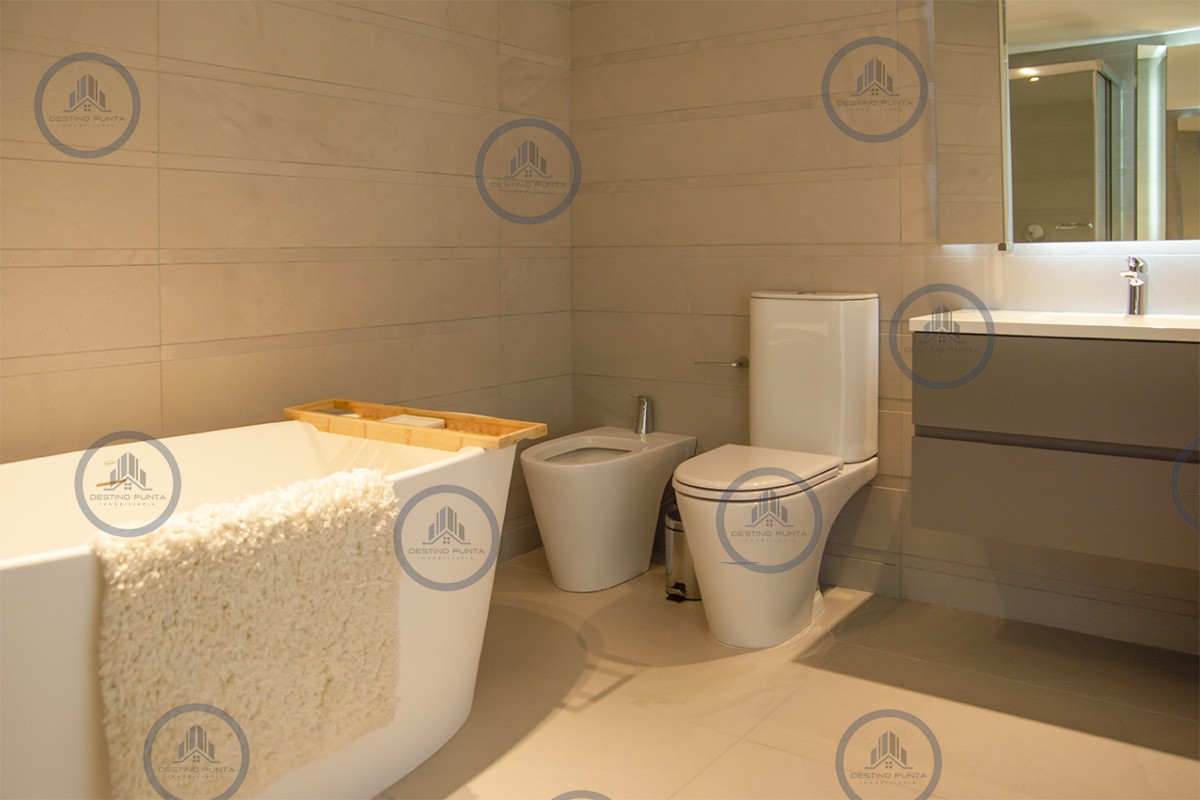 Apartamento ID.1699 - Apartamento de 3 Dormitorios, Piso alto en venta con Vista al Mar - Le Parc III Playa Brava