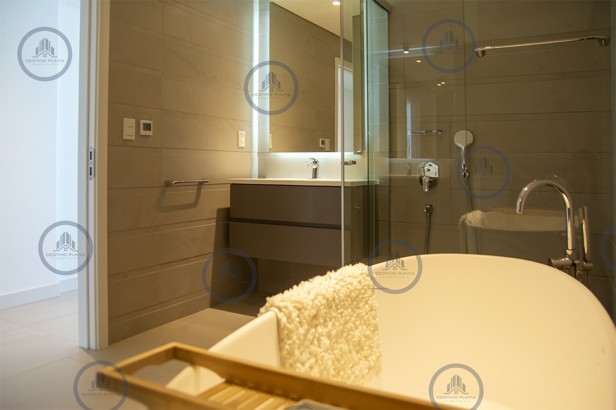 Apartamento ID.1699 - Apartamento de 3 Dormitorios, Piso alto en venta con Vista al Mar - Le Parc III Playa Brava