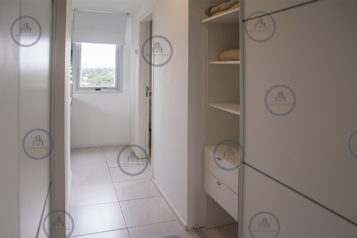 Apartamento ID.3316 - Apartamento de 3 dormitorios + dependencia , en brava , Punta del Este 