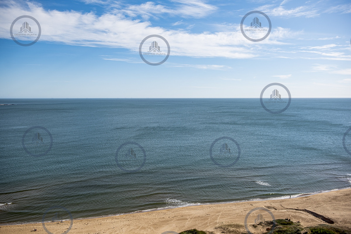 Apartamento ID.2204 - Moderno Apartamento Frente al Mar de 2 Dormitorios en Playa Mansa, Venetian